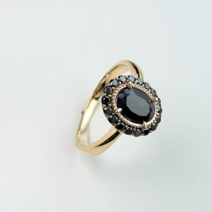 czarny spinel i diamenty w żółtym złocie 585-adbizuteria.jpg