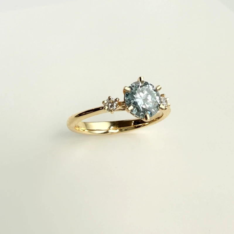 zloty pierscionek z diamentam Lab Grown 1ct i naturalnymi brylantami-adbizuteria.jpg